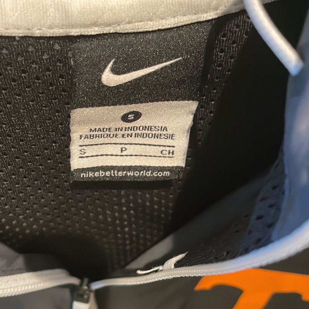Nike TN pullover - Picture 2 of 3